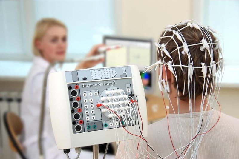 Patient undergoing EEG registration